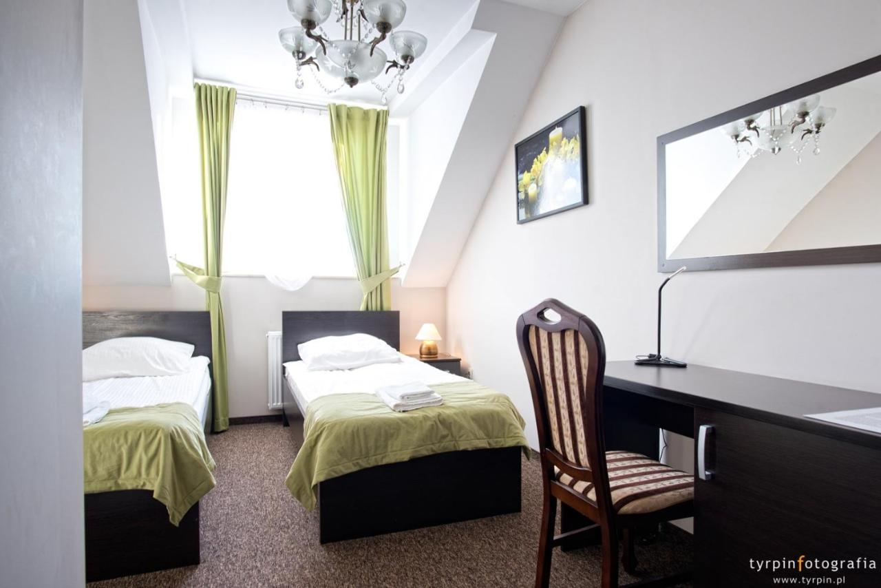Hotel Millenium Gora Motyczna Exterior photo