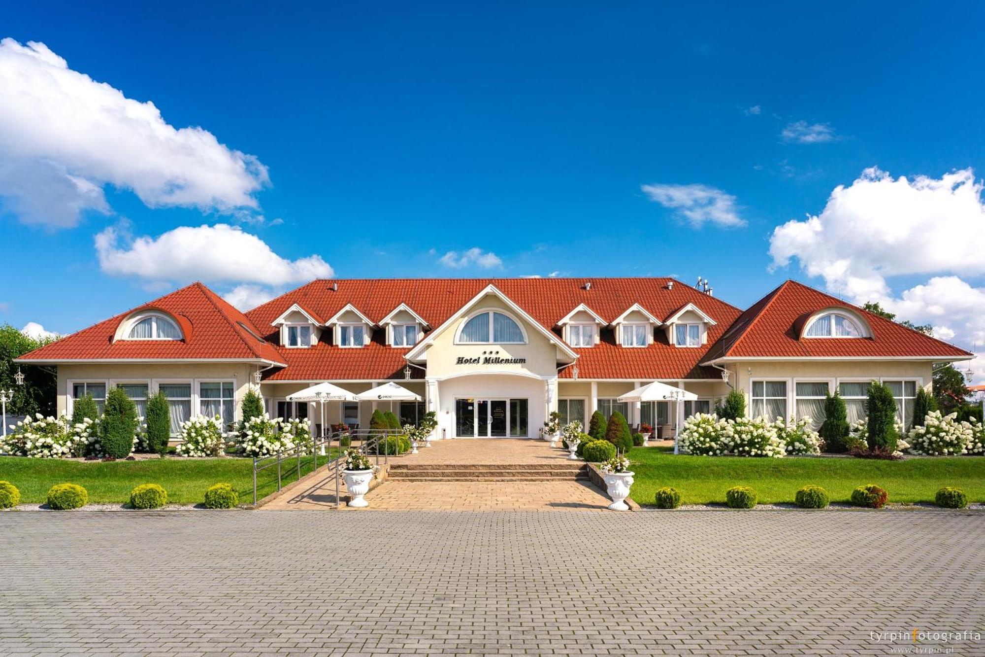 Hotel Millenium Gora Motyczna Exterior photo