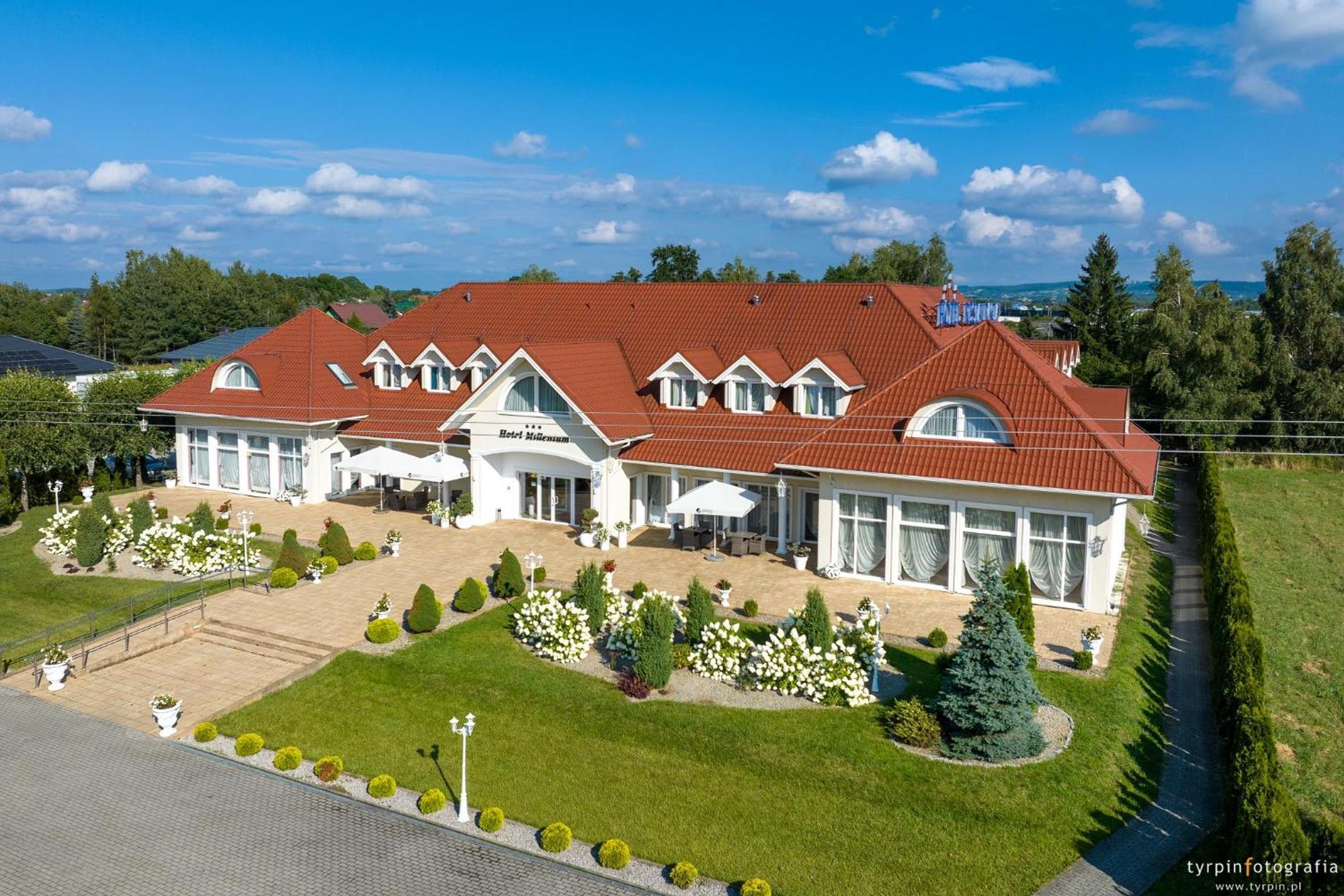 Hotel Millenium Gora Motyczna Exterior photo