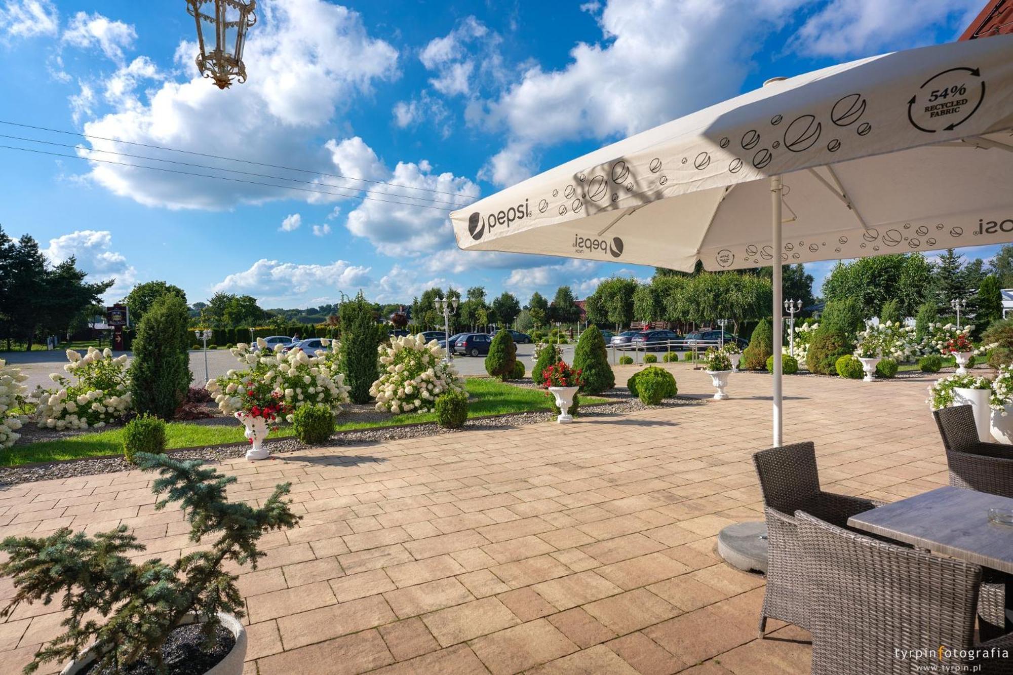 Hotel Millenium Gora Motyczna Exterior photo